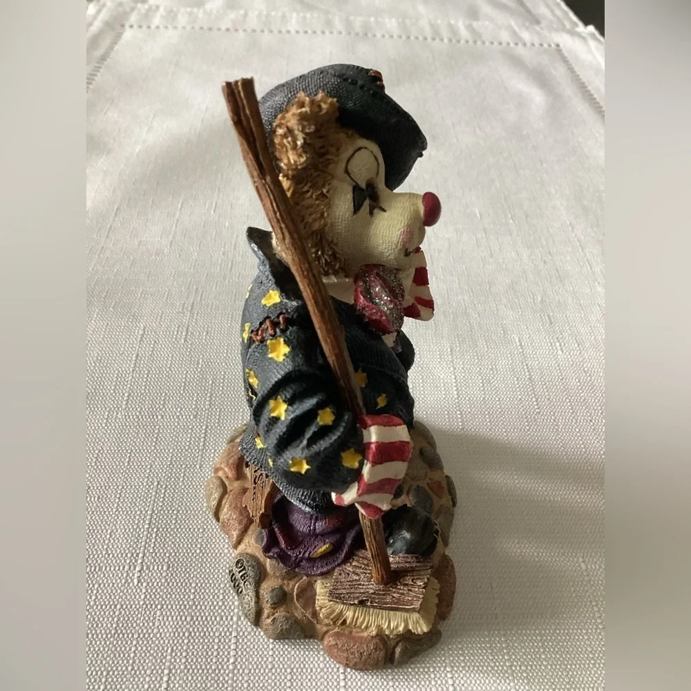 Boyd Bears Vintage Emmit Kleansweep  Resin Figurine